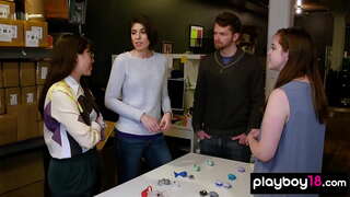 Amatör fyrkant knulla med snopp hungrig MILF hemmafruar