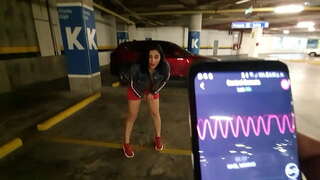 ���ღგზნებული გოგო, ფუჩური Mall პარკინგი ���ღგზნებული გოგო, ფუჩური Mall პარკინგი