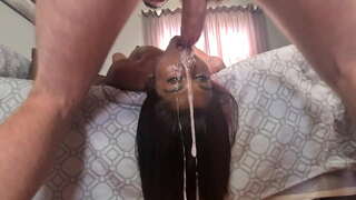 Desi huora ylösalaisin facefuck