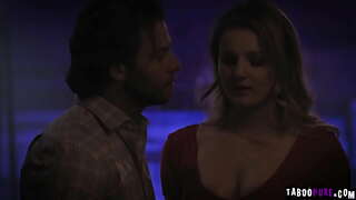 Тачаангуй бяцхан хүүгийн Элиза Eves бусдад боловсордог үржлийн хаягдсан түүний амтат талхны түүний throbbing cock