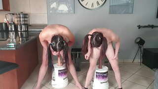 2 tahanga iti titted pigtailed sluts e rua te mahi i te dildo ãpoko fuck wero tahi | dildo eke