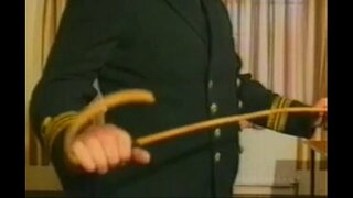 İngilis qadın-dənizçi vurdu stick