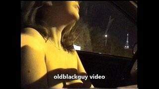 Oldblackguy tager debbie blottere nøgen i det offentlige Oldblackguy tager debbie blottere nøgen i det offentlige
