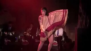 Donner Diesel kua Danilo Olb realisá ku Busto Burlesque Nobo Oleana